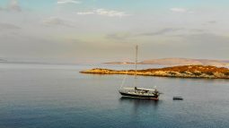 1989 Hylas 44 “Maya”